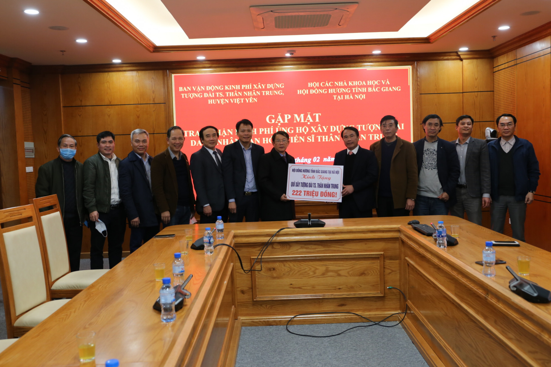 Bà con đồng hương Bắc Giang tại Hà Nội đóng góp xây dựng tượng đài Thân Nhân Trung 