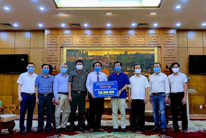Bắc Giang tiếp nhận ủng hộ phòng, chống Covid-19 từ đồng hương 