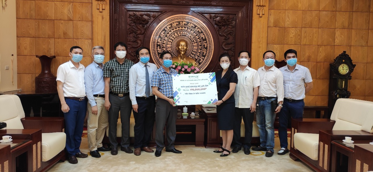 Hội đồng hương, CLB các nhà khoa học Bắc Giang tại Hà Nội và DN ủng hộ phòng, chống dịch Covid 19 